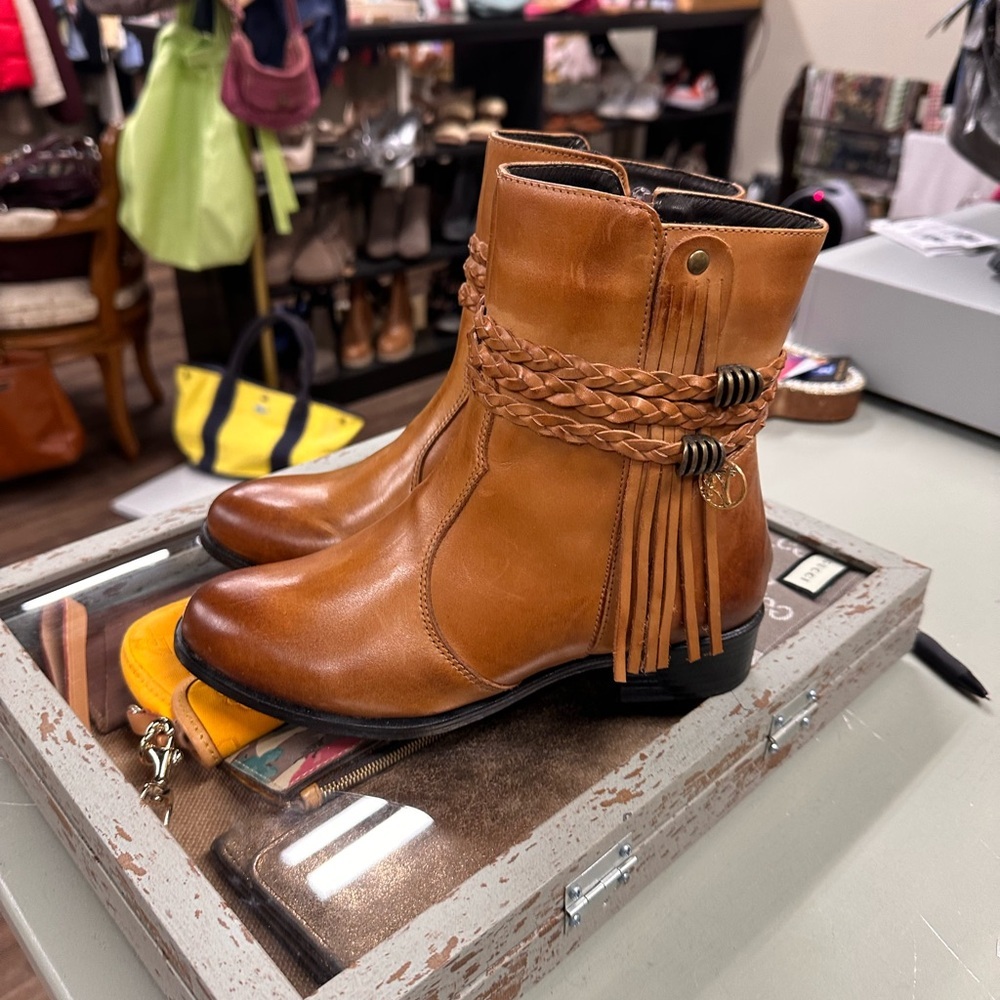 For Her by Sandro Moscoloni boots brown vintage leather look size 5.5 in womens